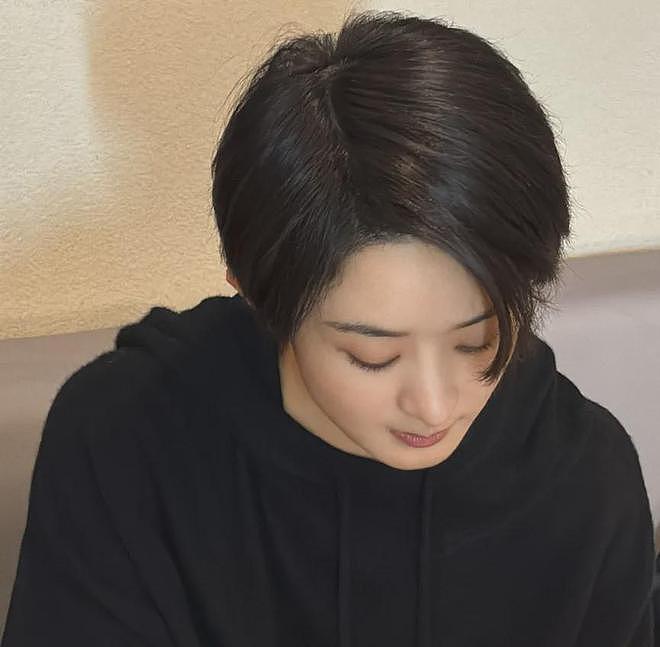 赵丽颖短发造型抢眼，37岁气质越来越硬朗，演技差一口气太可惜（组图） - 2