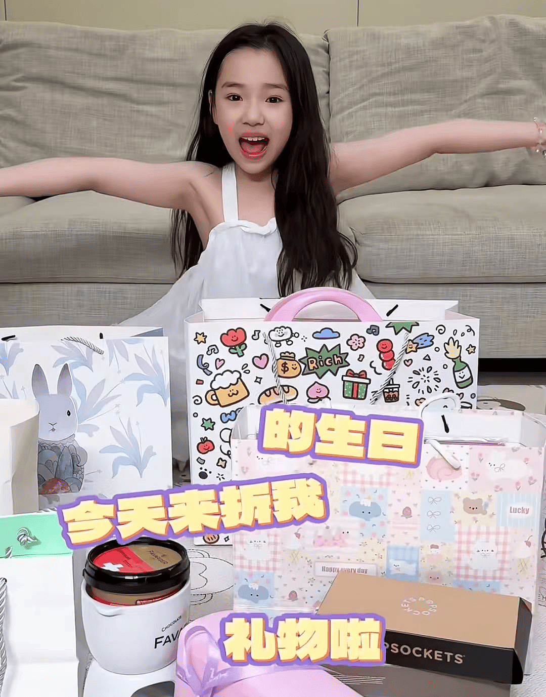 董璇女儿礼物开箱惹争议，表达太成熟，高云翔再婚后对待一胎敷衍（组图） - 3