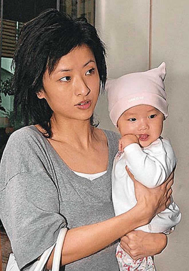 女儿出道，徐濠萦成人生赢家：“一无是处”却被宠30年，凭什么？（组图） - 32