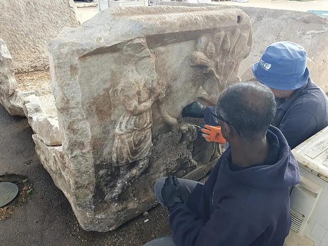 有趣的考古新发现：酒神与大力神斗酒，古罗马千年石棺颠覆生死观（组图） - 4