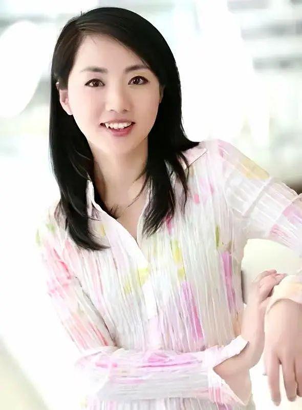 气象主播杨丹,工作30年零失误,高龄产子,年过半百逆生长(组图) - 3