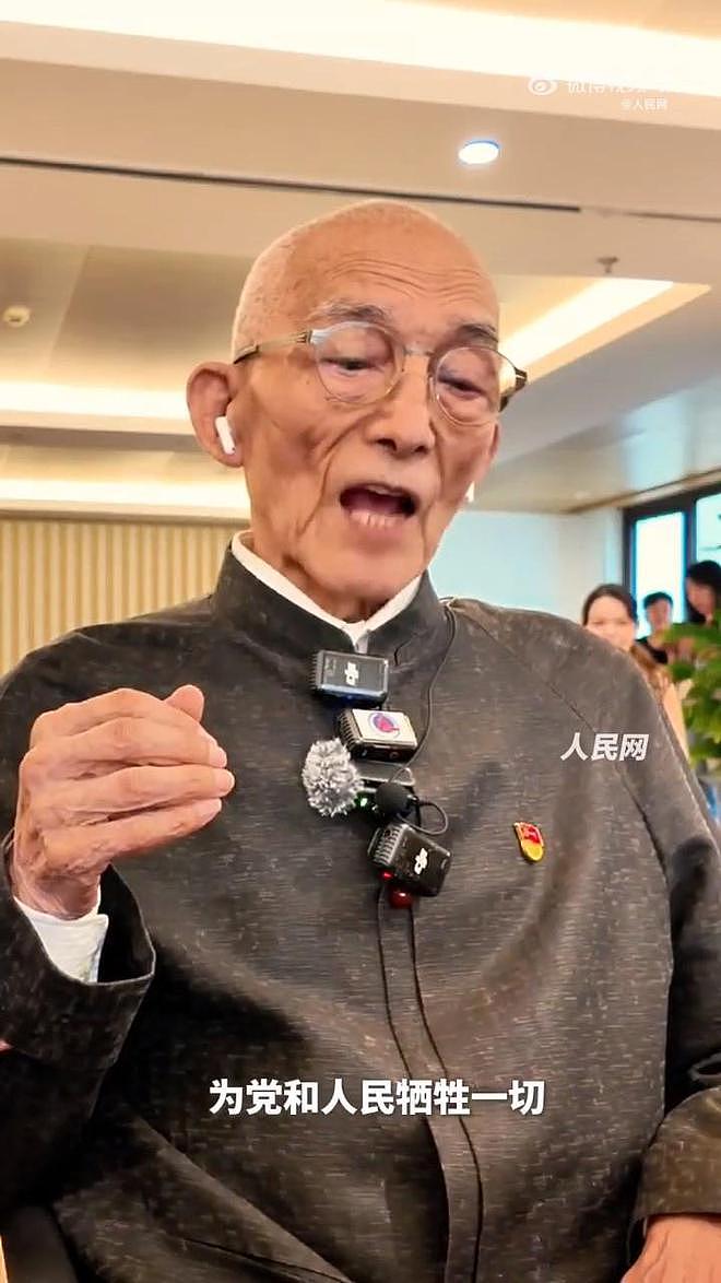 92岁游本昌宣誓入党,申请书写满21页工整有力,称是一辈子的心愿(组图) - 2
