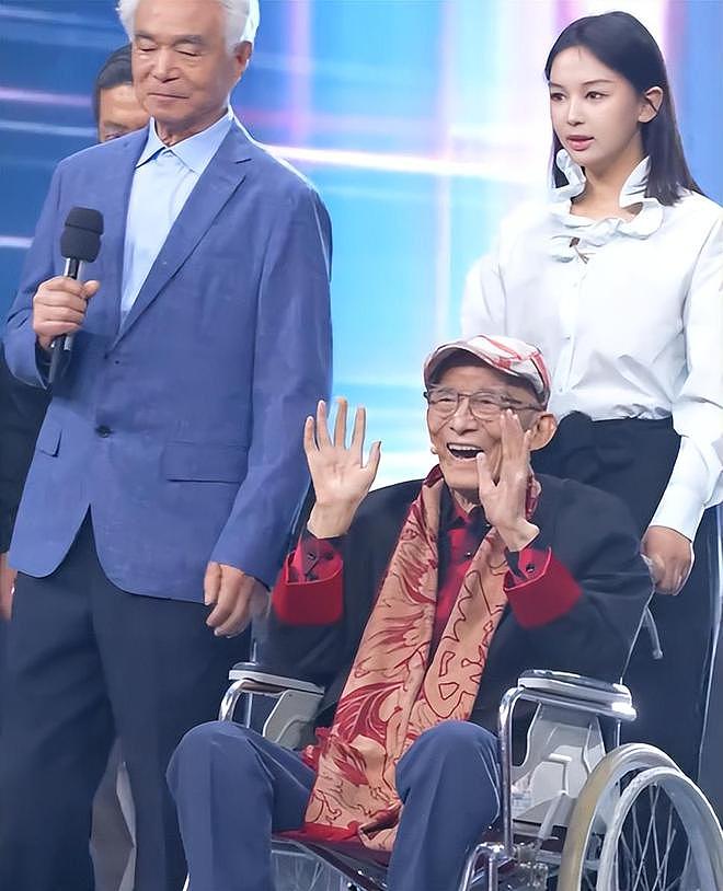 92岁游本昌宣誓入党,申请书写满21页工整有力,称是一辈子的心愿(组图) - 6