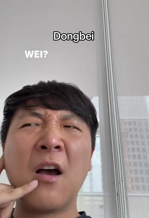 华裔小伙在机场免费给小姑娘1只labubu,她欣喜若狂!视频曝光网友惊呆:你知道他是谁吗?(组图) - 29