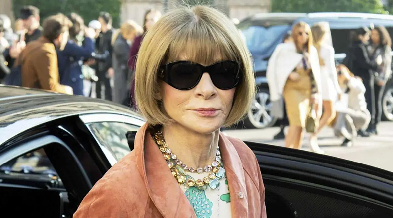 时尚界女魔头交出接力棒！执掌《Vogue》美国版37年，她要招新主编了（组图） - 1