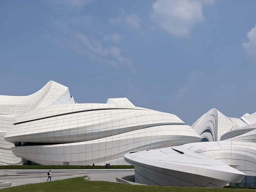 扎哈事务所打造全球首座土坯建筑!致敬600年沙特纳季建筑,放弃曲线、还玩起夯土!网友:确定是ZHA?(组图) - 6