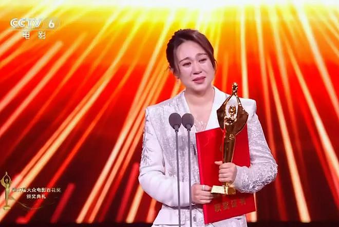 为什么赵丽颖不合群被夸,刘亦菲不合群被骂?(组图) - 17