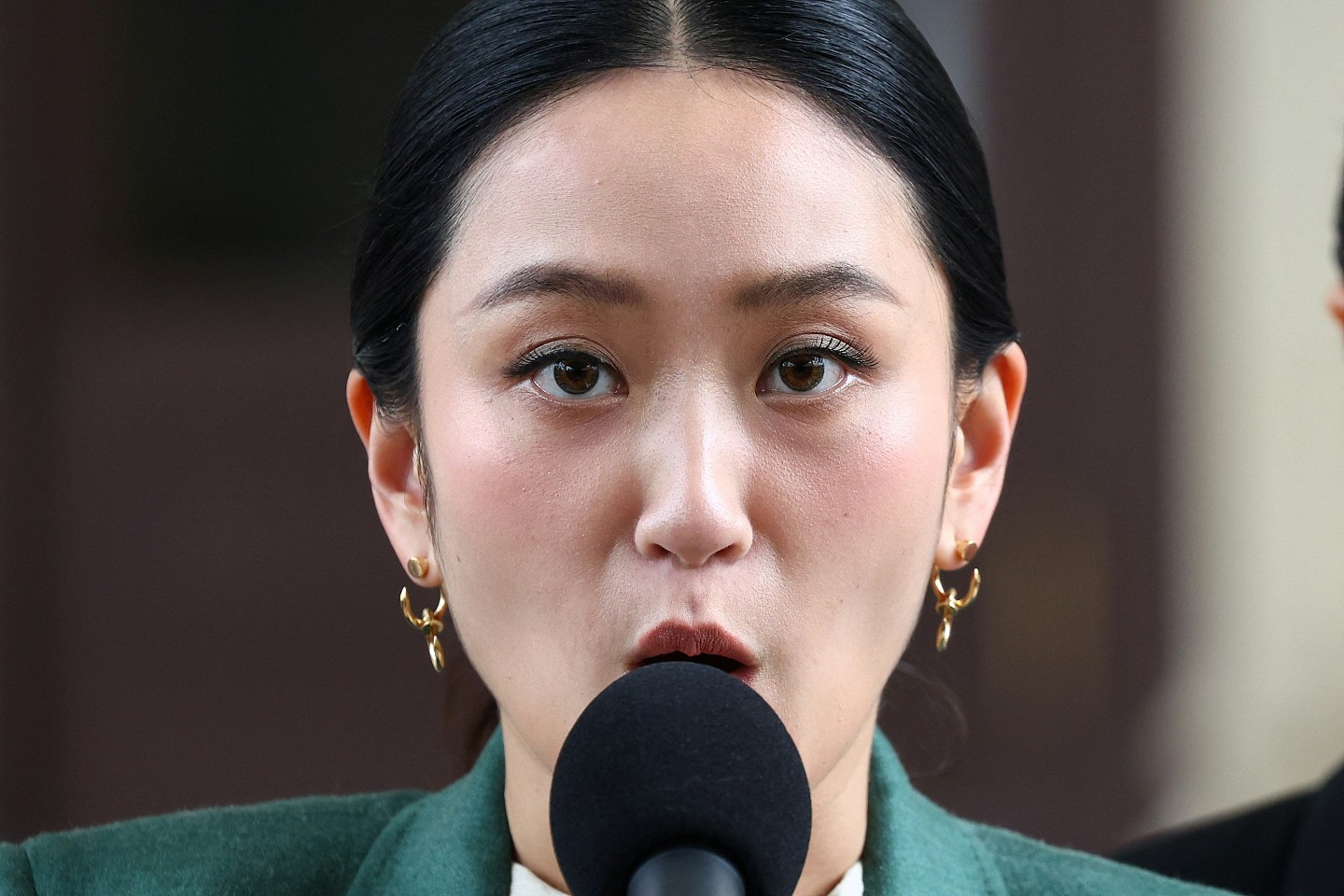 泰国总理暂时停职!副总理代职务,佩通坦发声,中国回应(组图) - 1