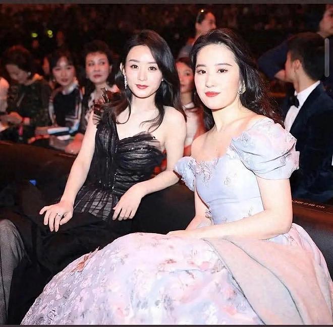 为什么赵丽颖不合群被夸,刘亦菲不合群被骂?(组图) - 16