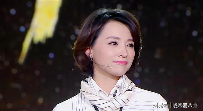 董卿52岁近况曝光,走路需助理搀扶引发健康担忧(组图) - 14