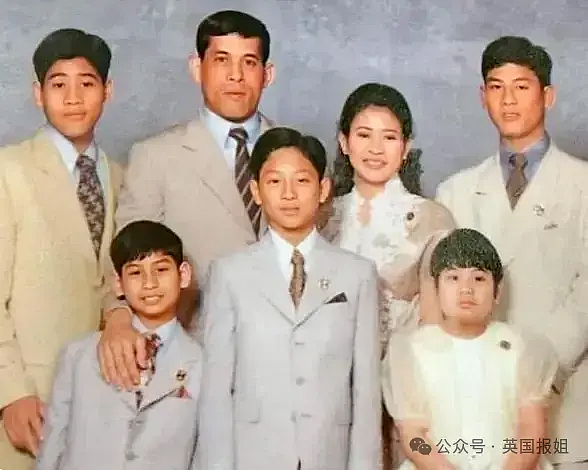泰国二王子“夺储失败“遭驱逐出境！泰王连夜下令驱逐，派人包围寺庙将其强送机场！（组图） - 5