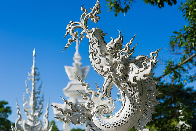 泰国清莱白庙，是艺术与宗教的融合，成为中国游客必去的景点（组图） - 7