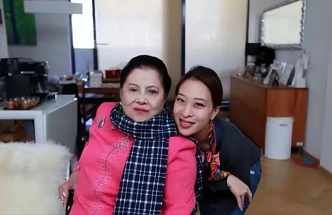 炸!泰流亡王子组团逼宫策划杀人遭“团灭”!泰王连夜下驱逐令,月初已提前安排贵妃诗妮娜赴德护太子?(组图) - 1