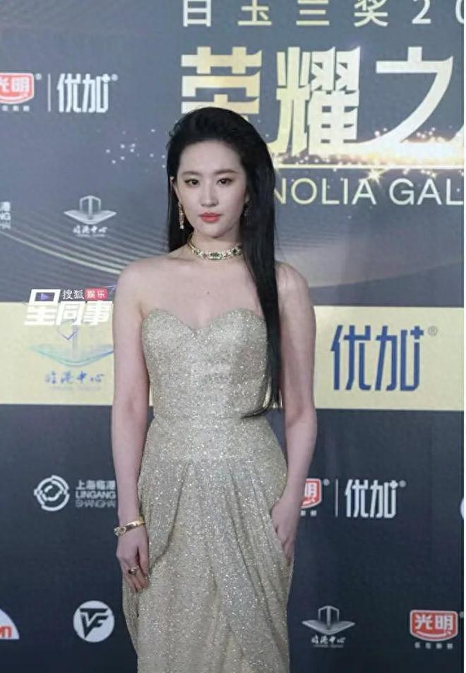 为什么赵丽颖不合群被夸,刘亦菲不合群被骂?(组图) - 12