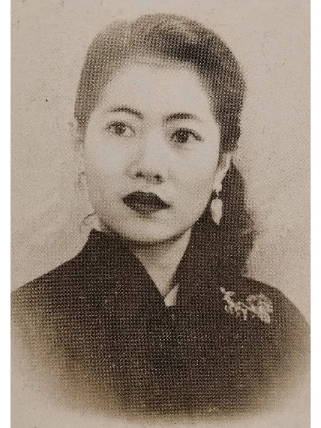 炸!泰流亡王子组团逼宫策划杀人遭“团灭”!泰王连夜下驱逐令,月初已提前安排贵妃诗妮娜赴德护太子?(组图) - 5
