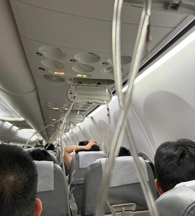 日航飞东京航班10分钟骤降8000米！乘客戴氧气罩写遗书：考虑好生后事（视频/组图） - 4