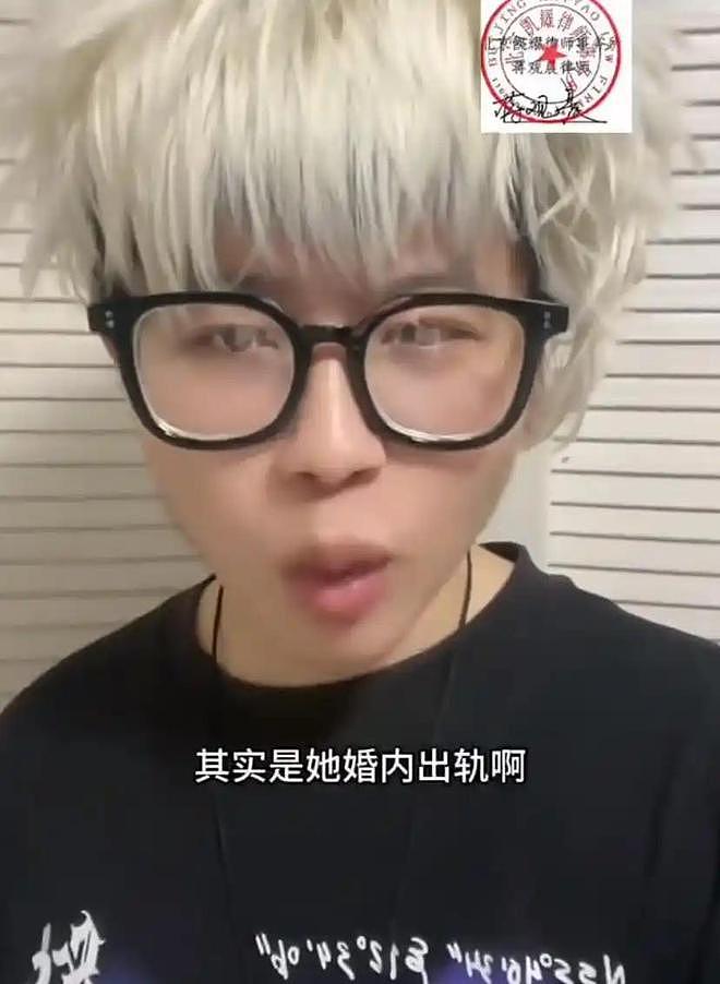 杨颖带娃新加坡游玩，小海绵身高已到母亲肩膀，母子同框幸福满溢（组图） - 5