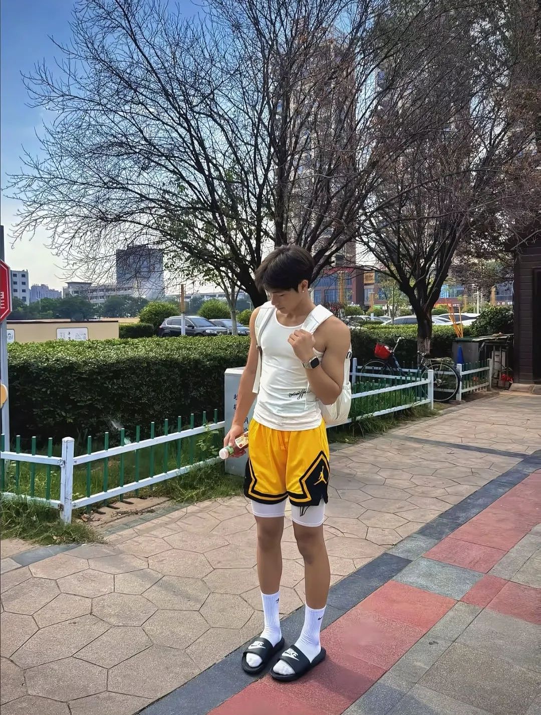 【帅哥】极品黑皮白袜体育生校草,众多金主疯抢,打桩超持久...(组图) - 6