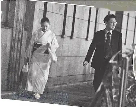 日本歌舞伎贵公子家暴妻子致骨折!事后携亲爹跪求原谅称:再打你就打款1000万(组图) - 18