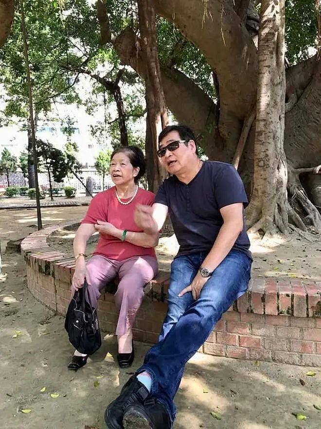 知名主持人开车时突然猝逝,5天前母亲因相同疾病去世,死因曝光(组图) - 3