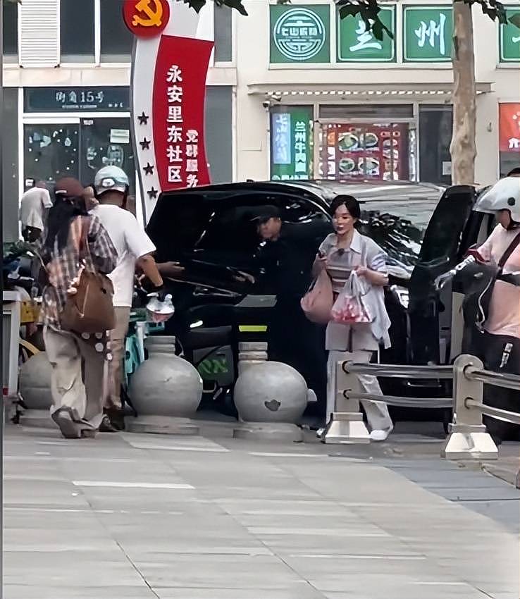 花少7路透:那英边走边提裤,陈数脸馒化严重...(组图) - 5