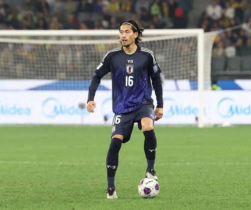 日本国脚比赛被澳洲队员踢伤,睾丸破裂还硬撑30分钟?刚结婚...(组图) - 1