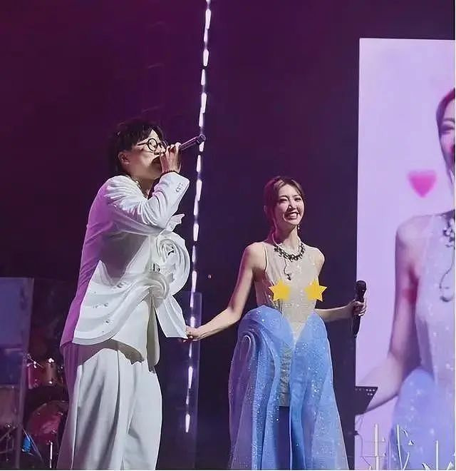 TVB女歌手演唱会穿着大胆,被指卖弄性感,曾被粉丝点名耍大牌(组图) - 3