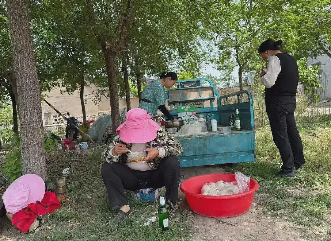 被工厂、工地淘汰后，这群大龄女工在土地间流动（组图） - 3