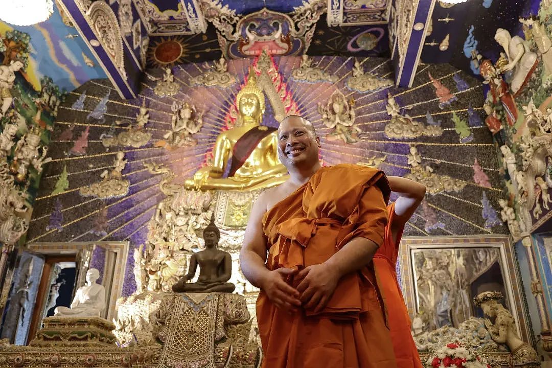 泰国二王子“夺储失败“遭驱逐出境！泰王连夜下令驱逐，派人包围寺庙将其强送机场！（组图） - 3