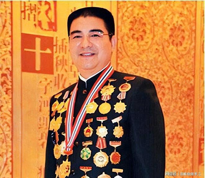 娱乐圈又丢人！韩红公布驰援贵州名单，年入上亿明星，全输给网红（组图） - 18