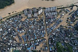 豪雨来袭,四川重庆发布最高等级红色山洪预警(图) - 1