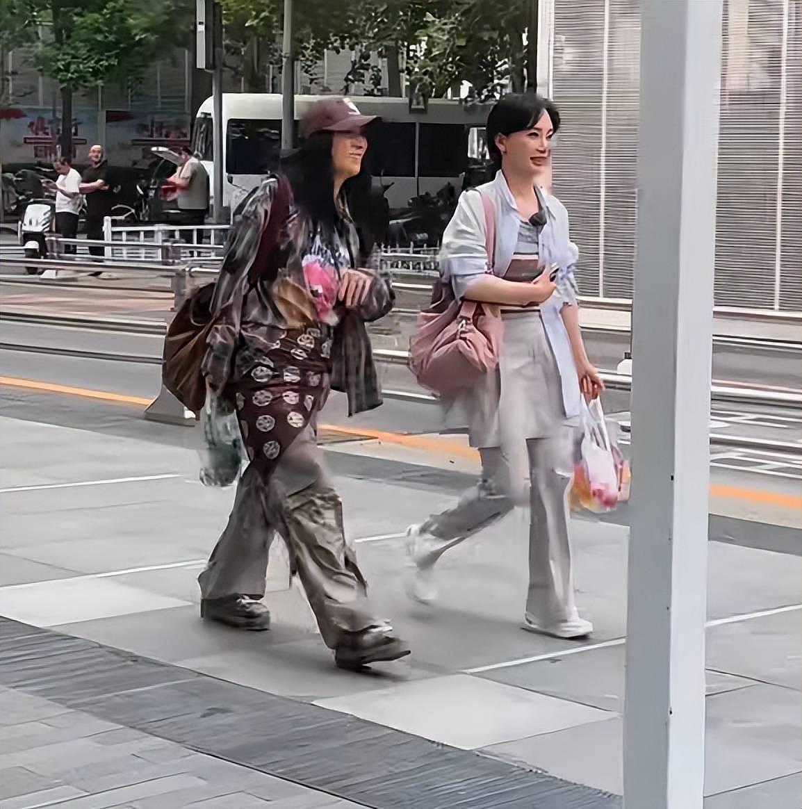 花少7路透:那英边走边提裤,陈数脸馒化严重...(组图) - 12