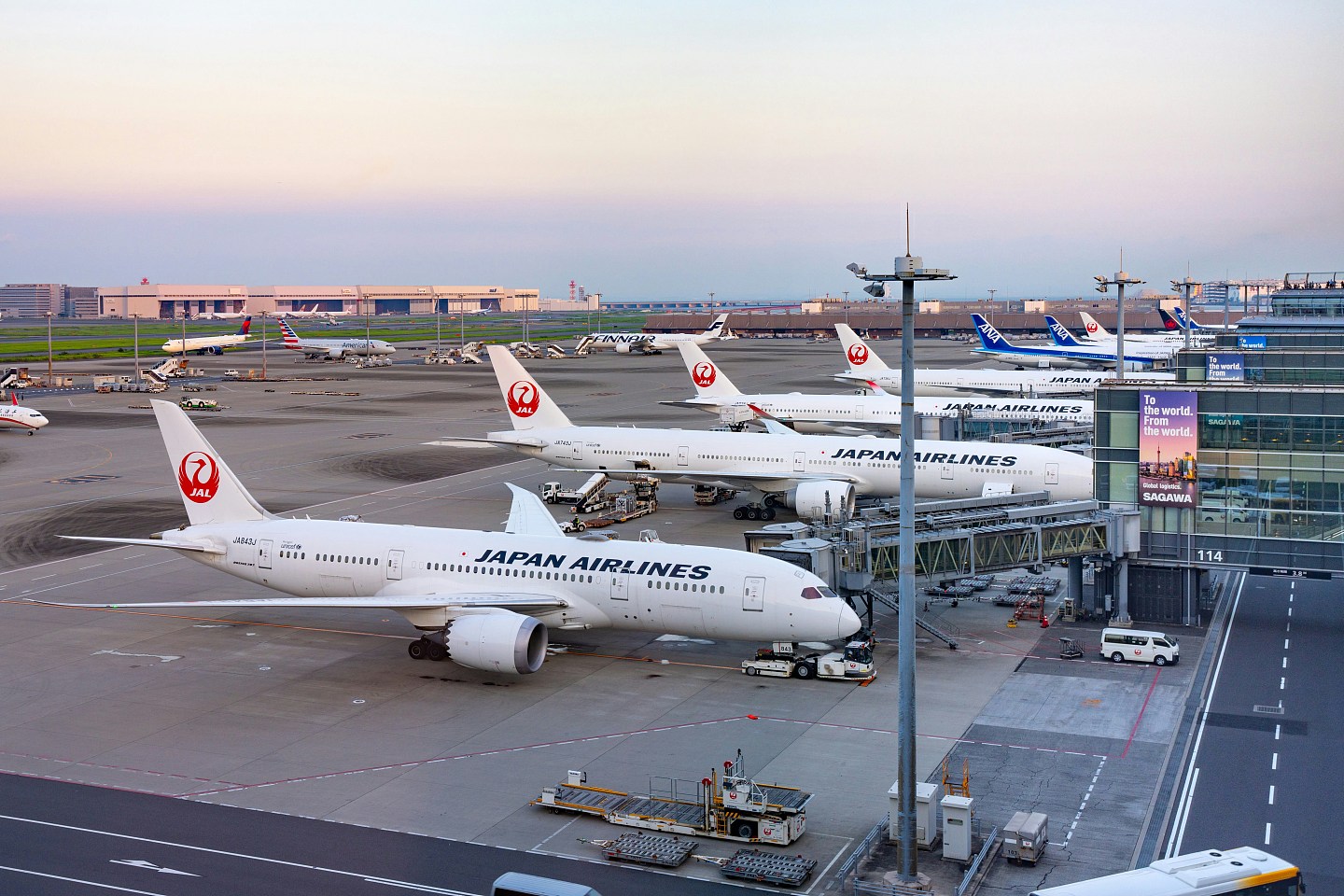 日本修改飞航规定，7月8日起禁充电宝放机舱行李架（组图） - 1
