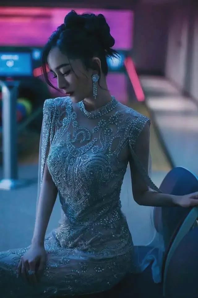 杨幂最新热搜大翻车！跟女儿小糯米雌竞，鼓吹幼态审美遭网友抵制（组图） - 26