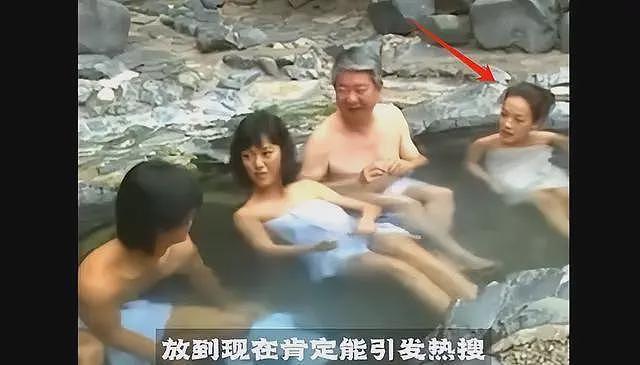 蔡澜“老照片”被扒，舒淇受到牵连，裹着浴巾一同泡温泉引全网关注（组图） - 2