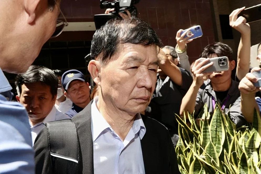 涉柯文哲弊案：台北前副市长彭振声开庭前闻妻轻生，哀号响彻法院（组图） - 2