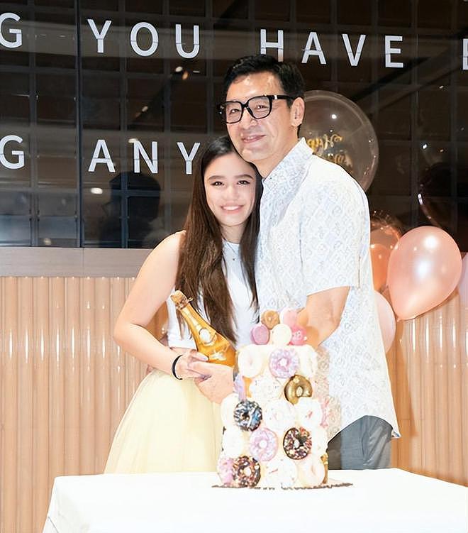 钟镇涛回应女儿考上北电研究生:全靠自己努力,女儿只赢在起跑线(组图) - 10