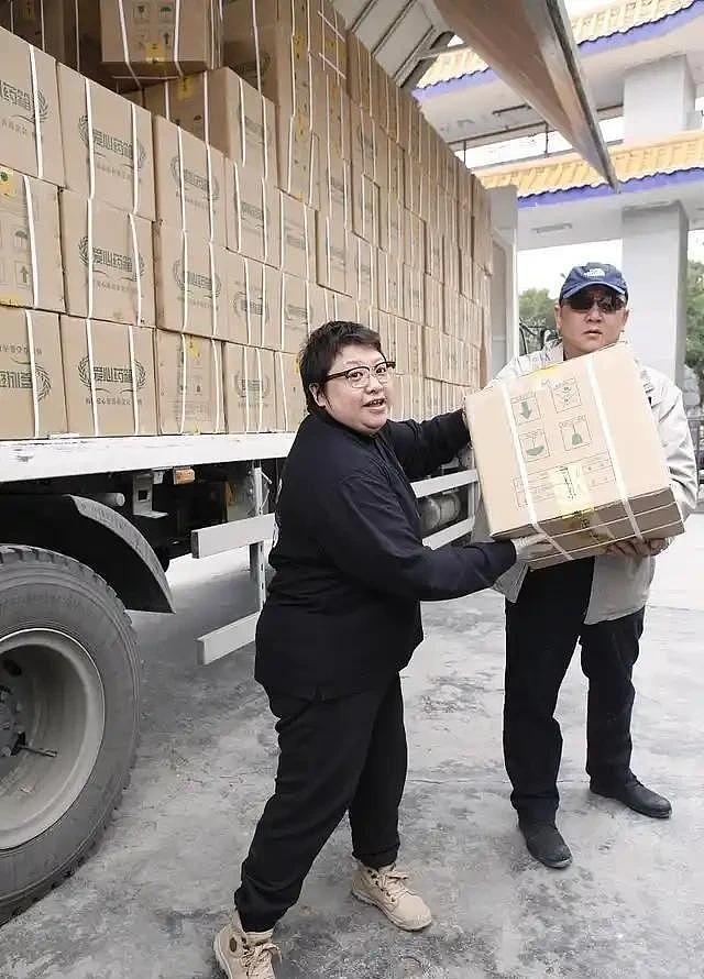 被举报“假慈善”的韩红,这次在贵州洪灾的表现,让人刮目相看(组图) - 23