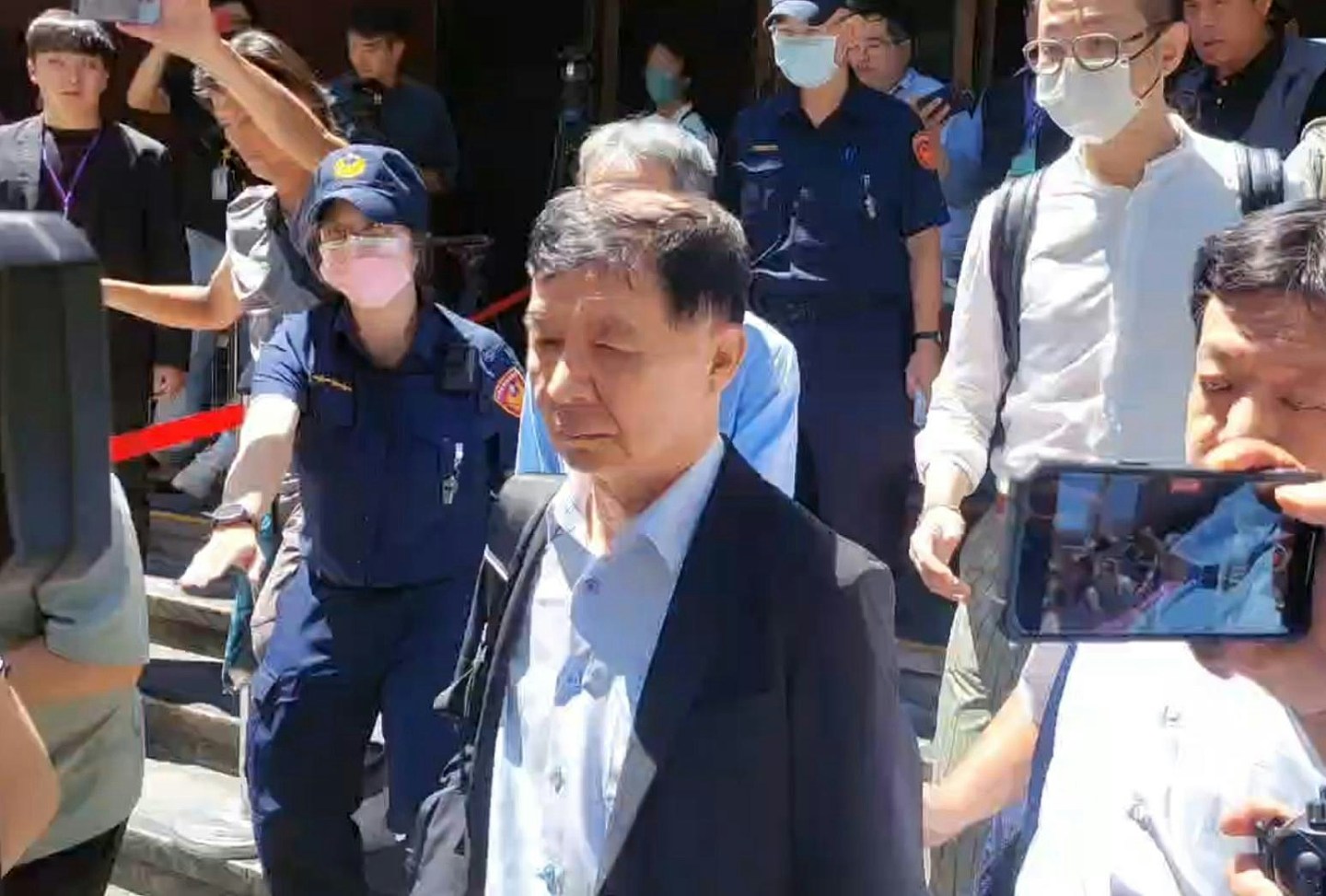 涉柯文哲弊案：台北前副市长彭振声开庭前闻妻轻生，哀号响彻法院（组图） - 4