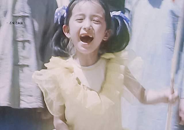 杨幂最新热搜大翻车！跟女儿小糯米雌竞，鼓吹幼态审美遭网友抵制（组图） - 3