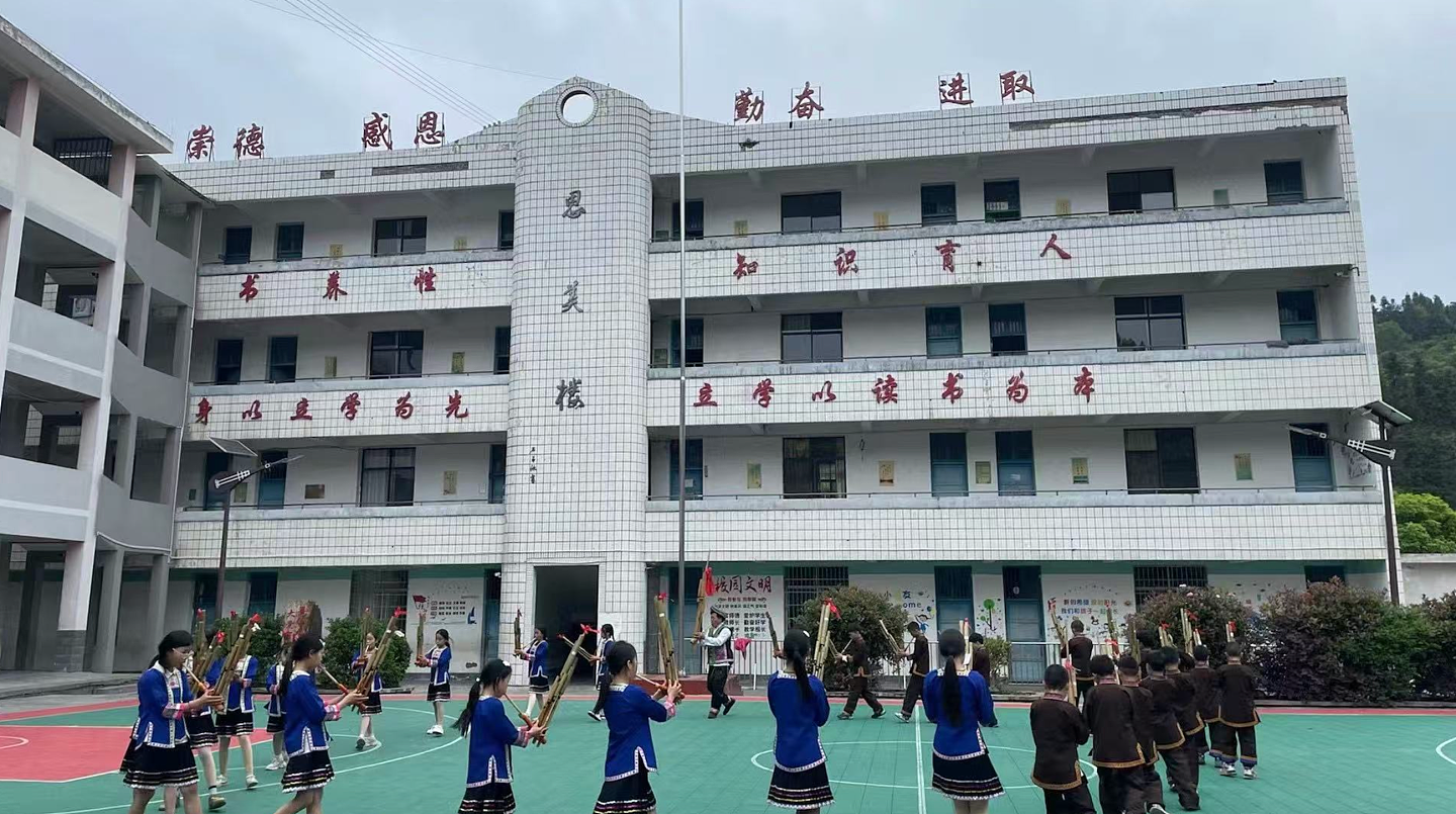 城挤乡空、撤点并校、低龄寄宿、隔代养育、手机沉迷…中国乡村学生的心理困局(组图) - 9