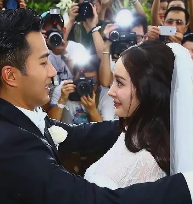 杨幂最新热搜大翻车！跟女儿小糯米雌竞，鼓吹幼态审美遭网友抵制（组图） - 29