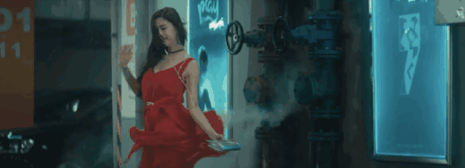 【美女】她29岁出演成人电影，30岁跳热舞爆红，只因34D身材太性感...（组图） - 3