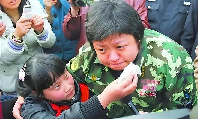 被举报“假慈善”的韩红,这次在贵州洪灾的表现,让人刮目相看(组图) - 6