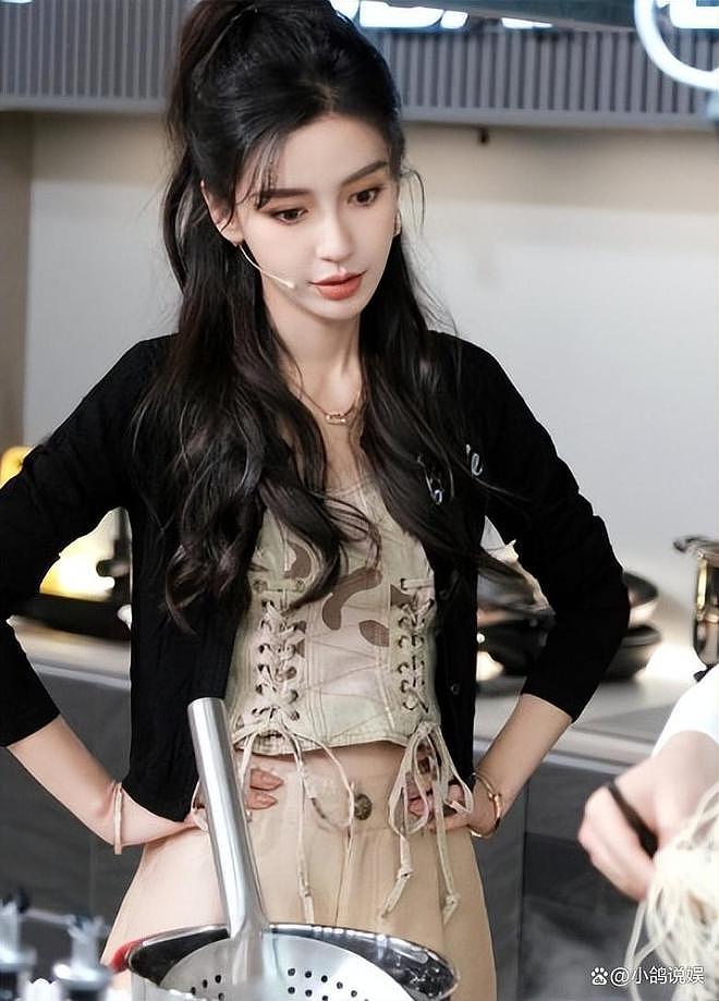 36岁杨颖环球影城偶遇,金发少女感炸裂,网友:黄晓明后悔了么(组图) - 5