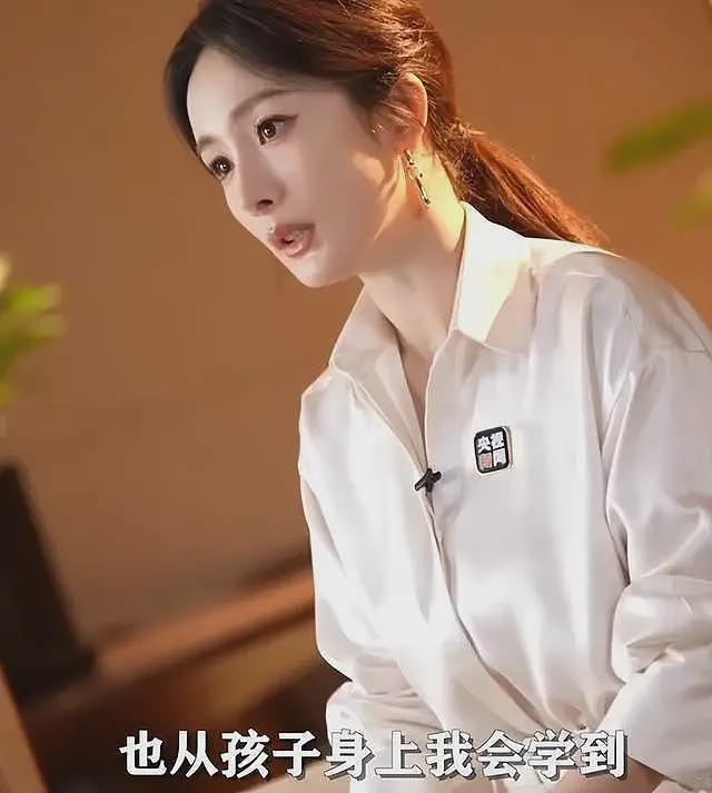 杨幂最新热搜大翻车！跟女儿小糯米雌竞，鼓吹幼态审美遭网友抵制（组图） - 19