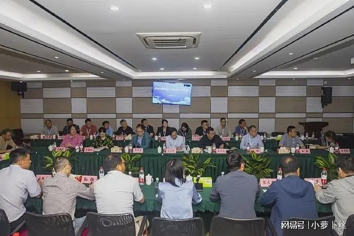 上海动物园驱赶喝奶婴儿，半月拒道歉！疑园长昔日违纪被扒，当晚改口道歉（组图） - 16