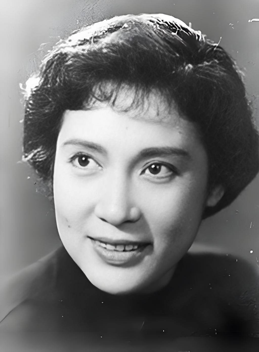 秦怡:新婚第3天就遭丈夫陈天国家暴,在防空洞里生女儿差点死去(组图) - 23