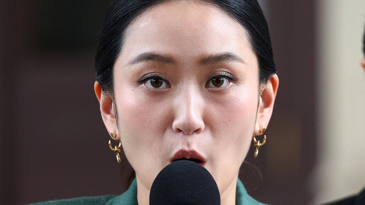 泰国总理佩通坦被停职：当政坛小白兔遭遇政治老流氓（组图） - 1
