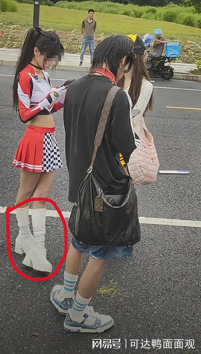 女网红穿高跟鞋开小米su7 ultra撞车，第一时间自拍：刹车失灵了（视频/组图） - 2